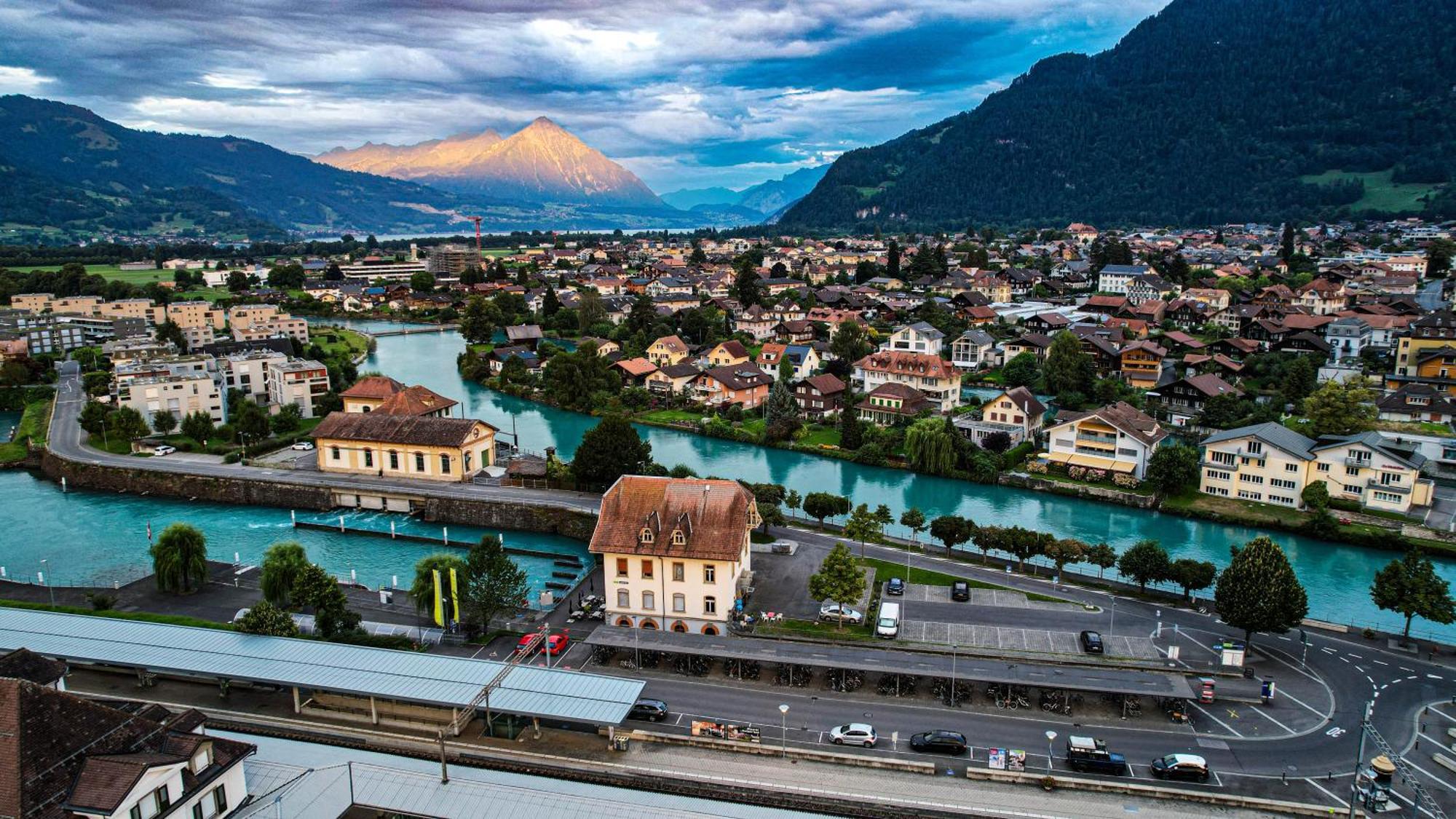 Hotel Merkur - West Station Interlaken Kültér fotó