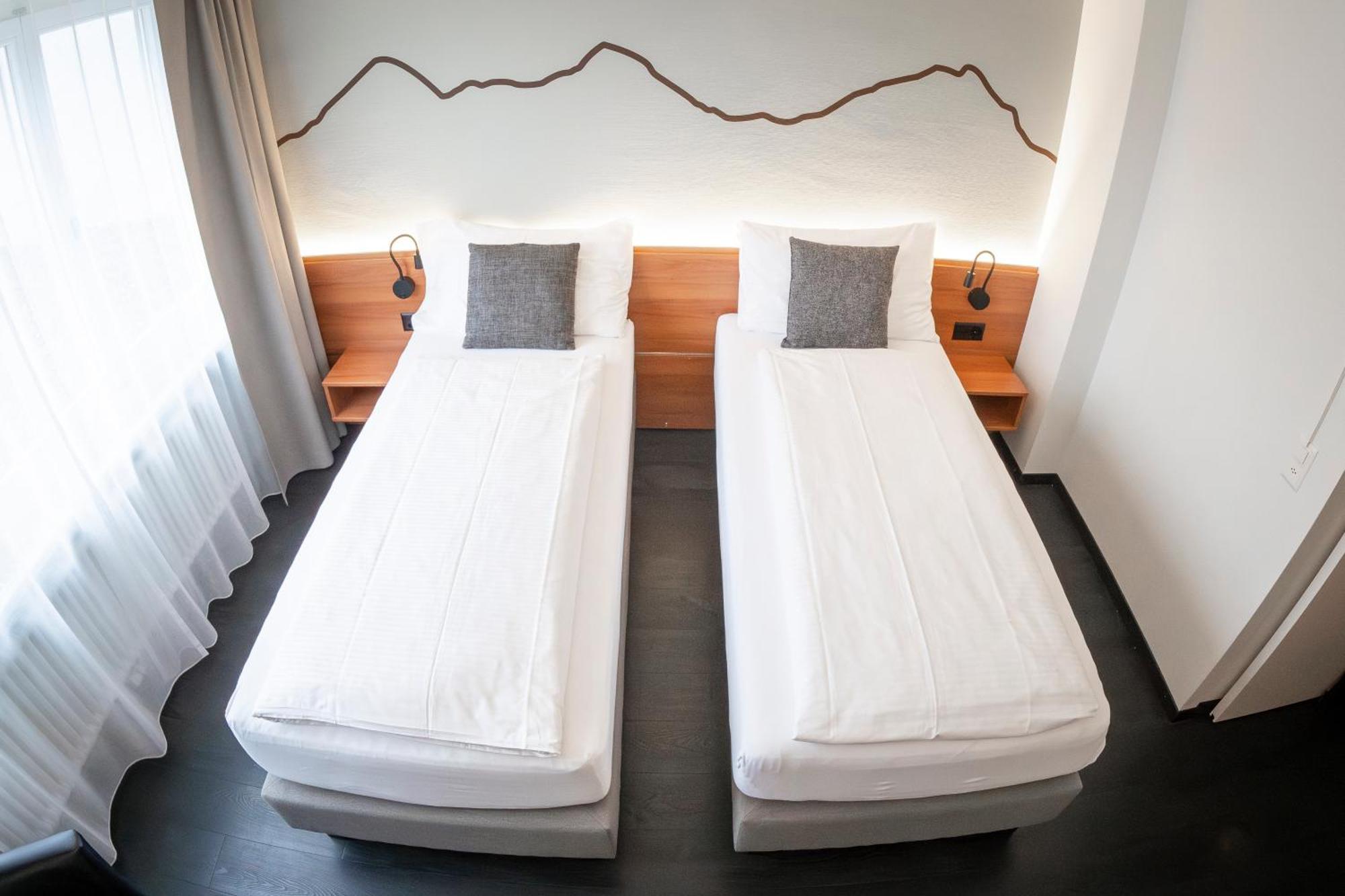 Hotel Merkur - West Station Interlaken Kültér fotó