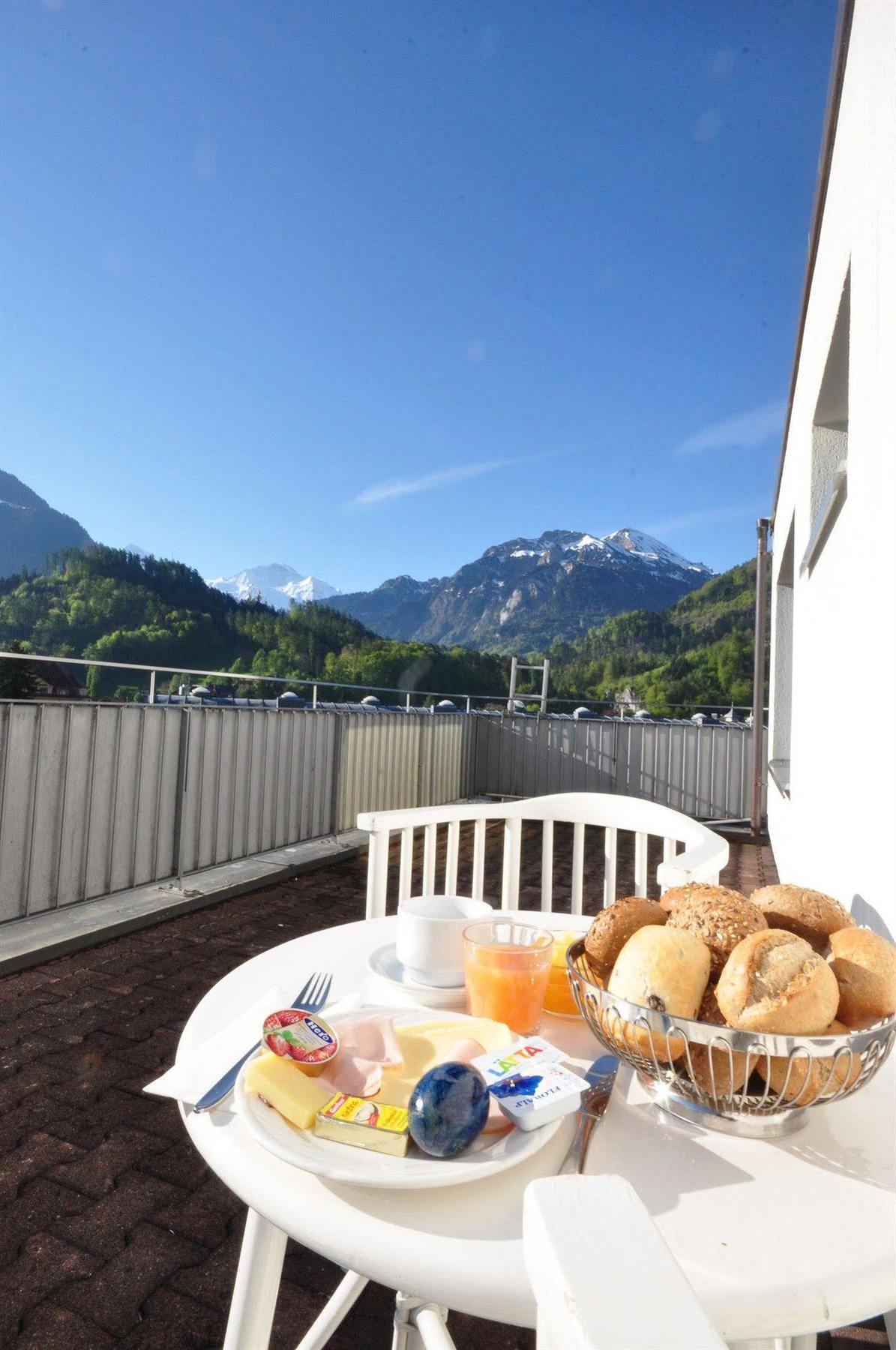 Hotel Merkur - West Station Interlaken Kültér fotó